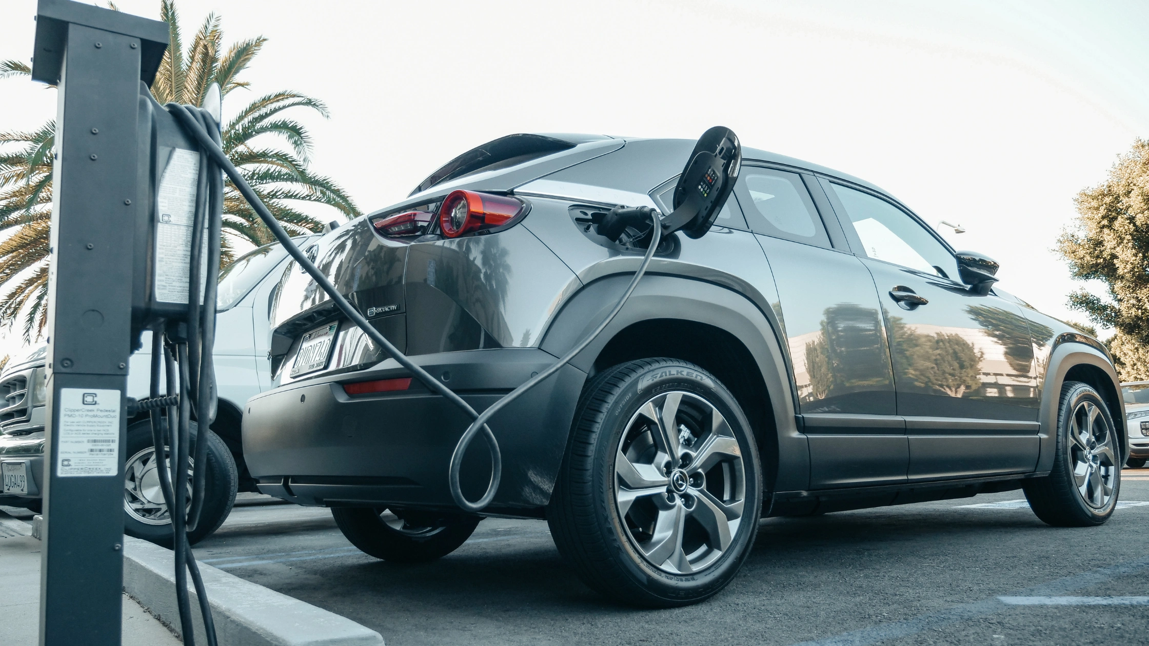 Parliament Panel Pushes for More EV Subsidies Amid Low Adoption