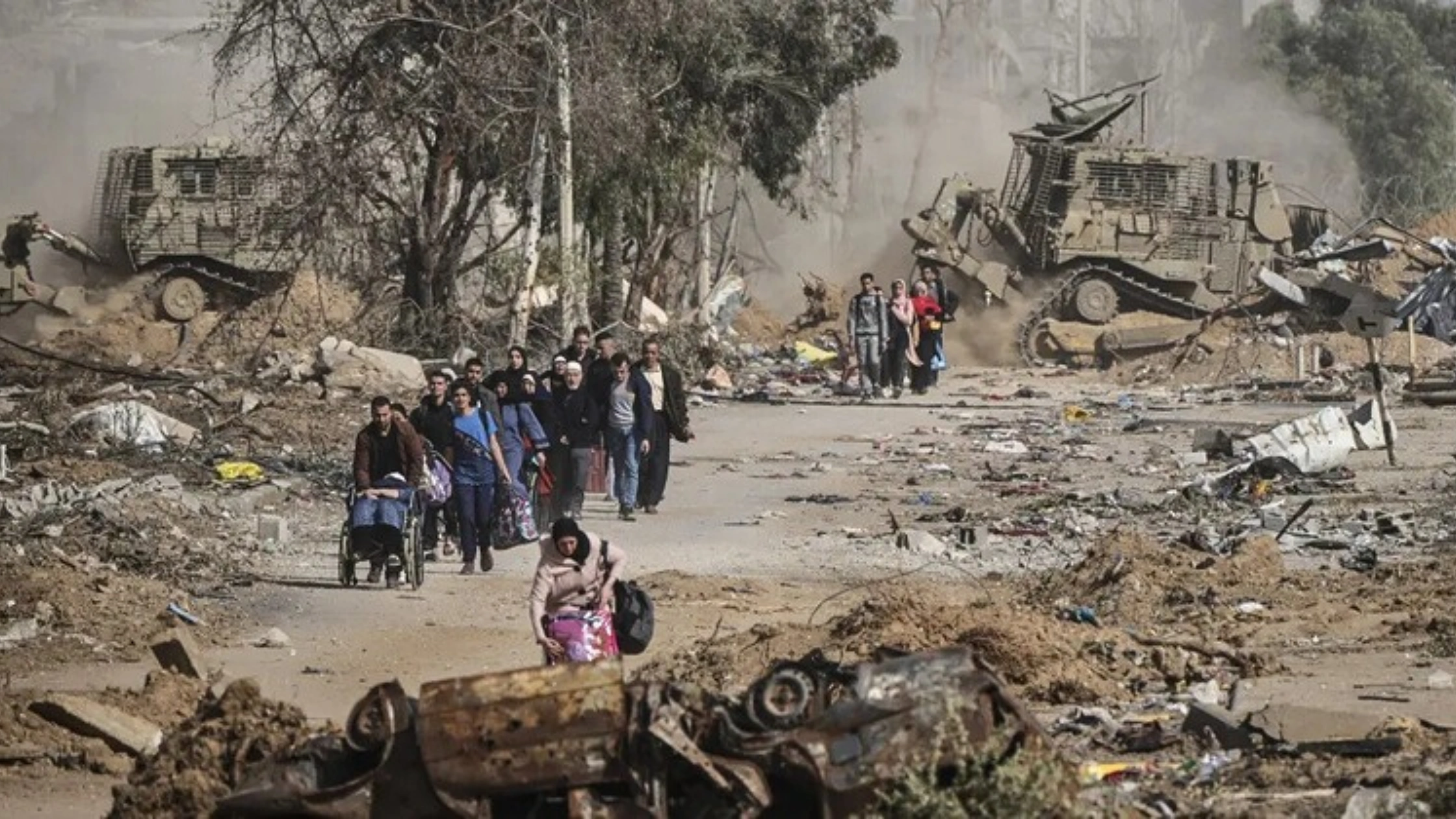 Israel advanced in Gaza, forcing thousands of people to flee again: