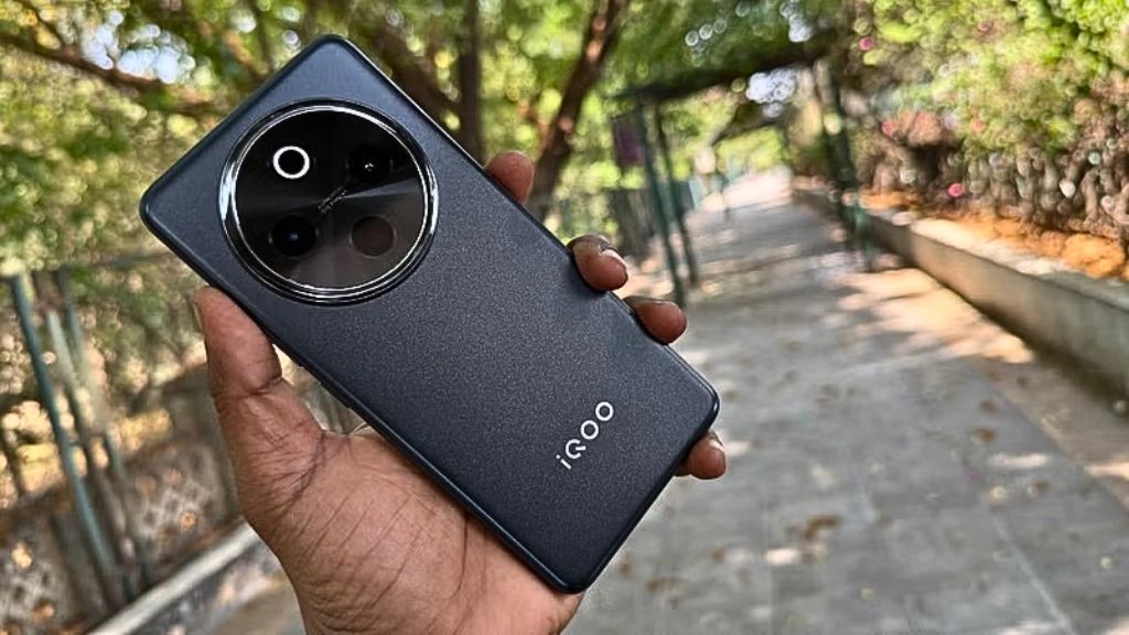 iQOO Z10 Review: Huge Battery, Slim Body, Big Surprise