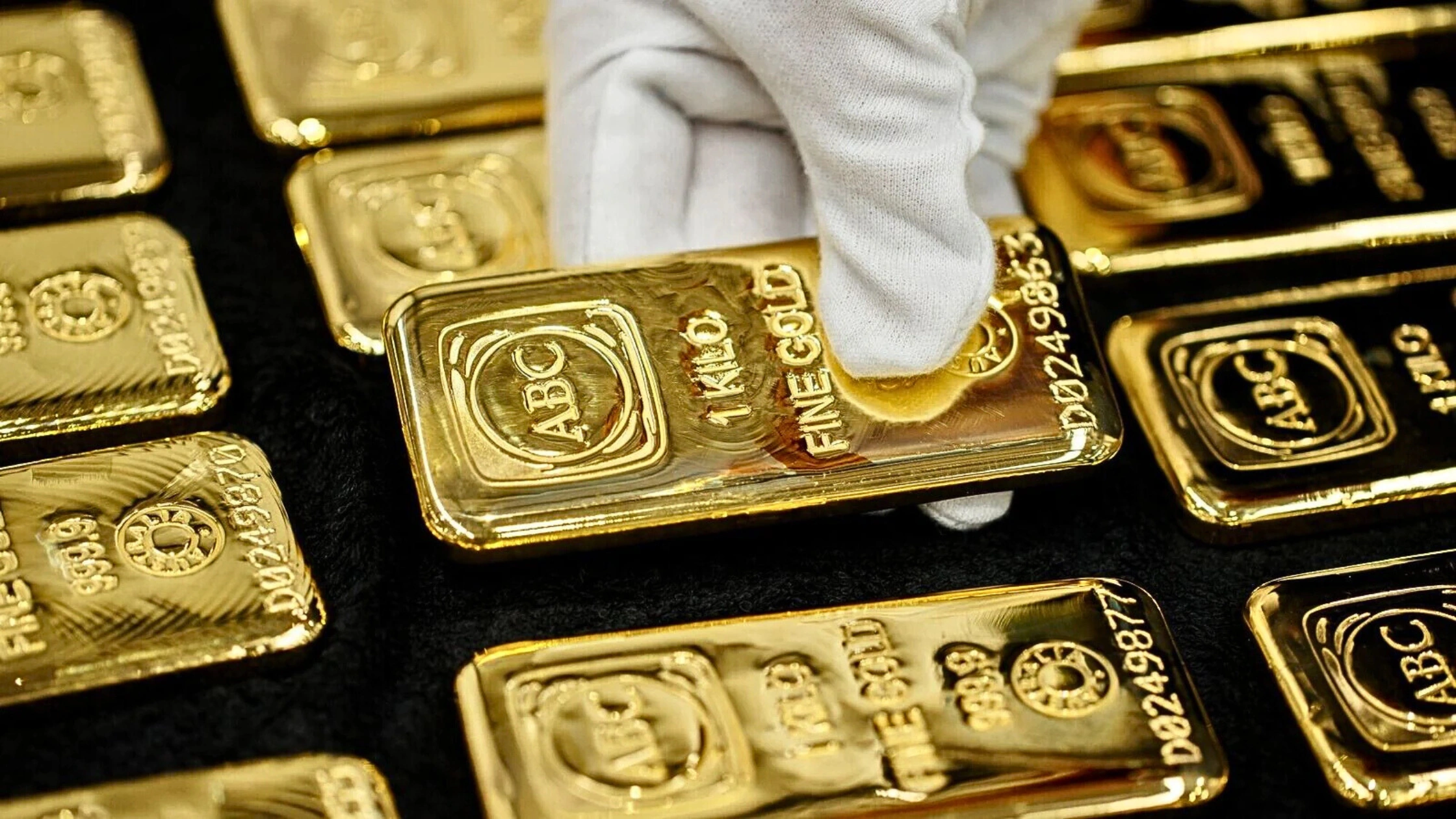 🥇 Gold Price Today Surges on Tariff Truce 📈 – US-China Drama Lifts Gold